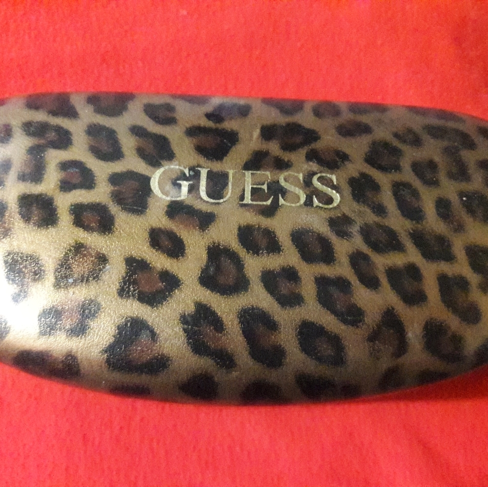 GUESS LEOPARD GLASSES CASE